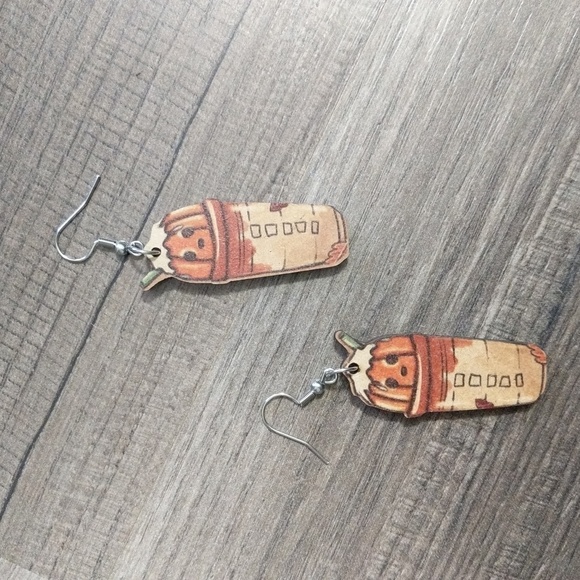 #353Halloween/Fall Pumpkin Latte Dangle Earrings - Picture 3 of 4